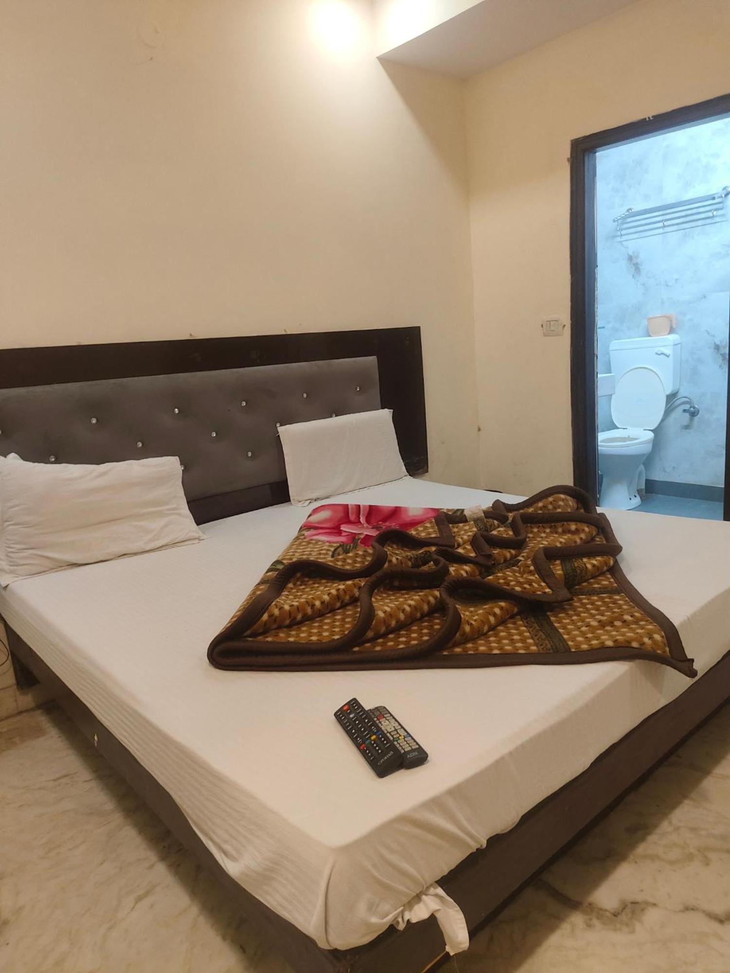 Hotel Perfect Spot- Main Bazar - Walking Metro Station Nowe Delhi Zewnętrze zdjęcie